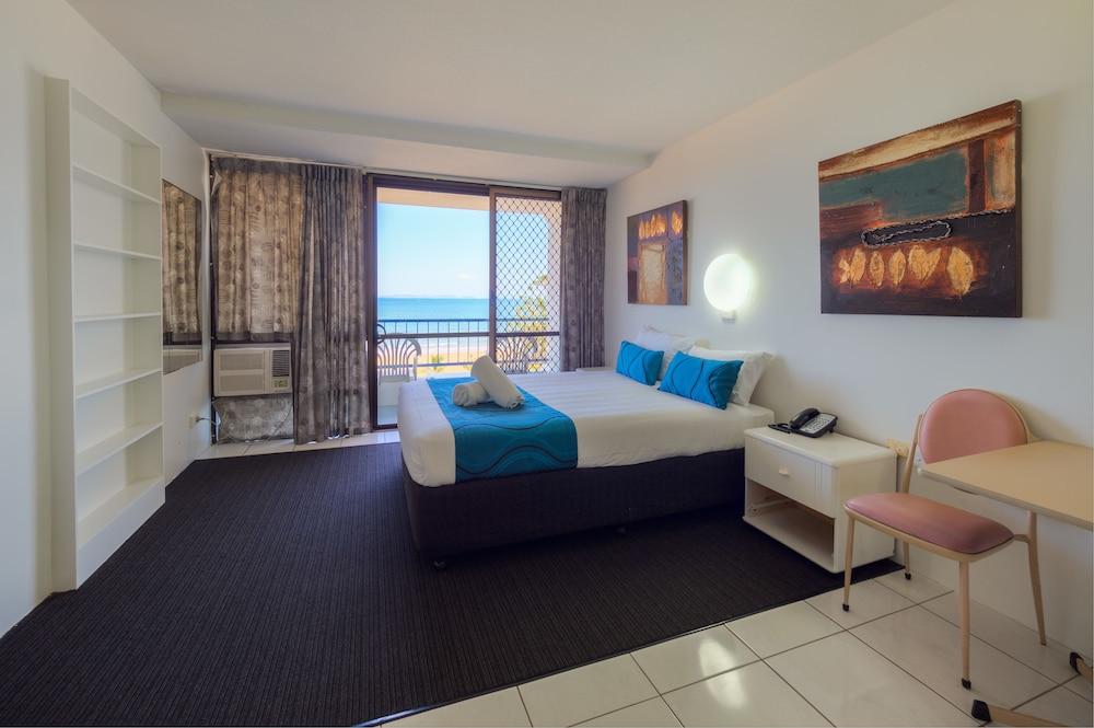 Bayview Tower Hotel Yeppoon Exterior photo
